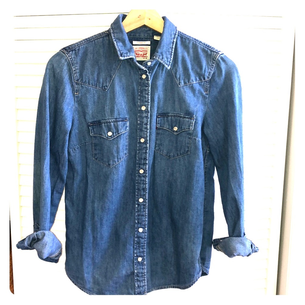LEVI’S classic fit denim button down